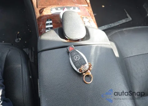 2012 Mercedes-Benz S 550 z USA, uszkodzony, nr VIN WDDNG7DB6CA431128